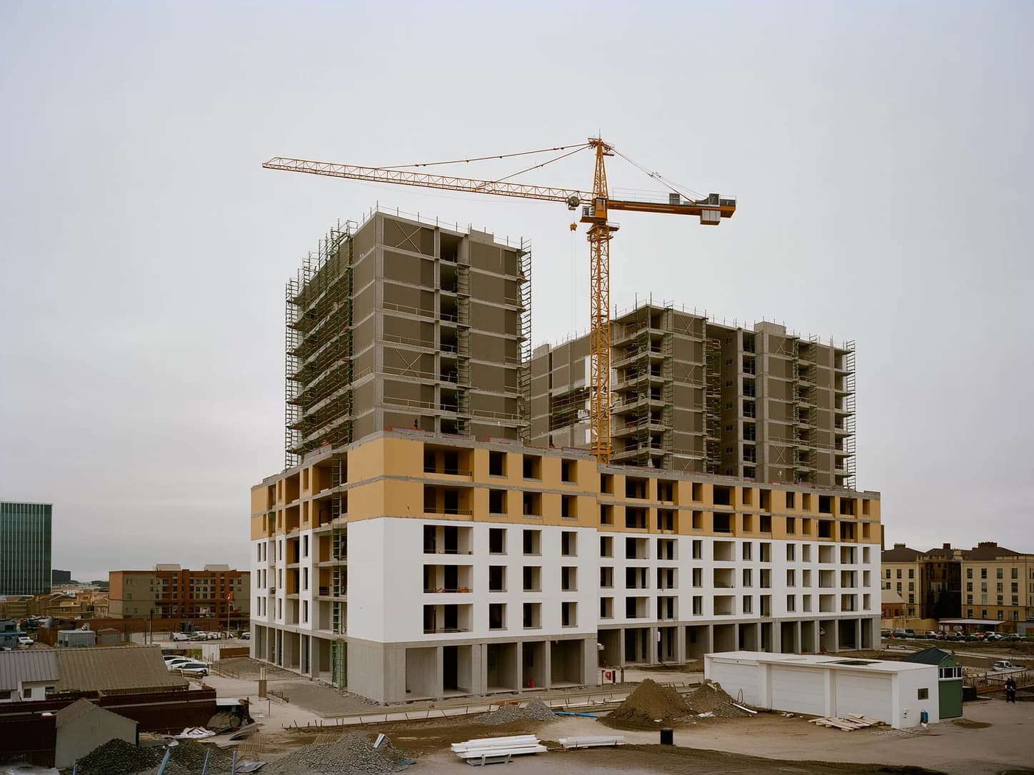 Shell construction with a crane, the build schedule that determines the interest-free provision period